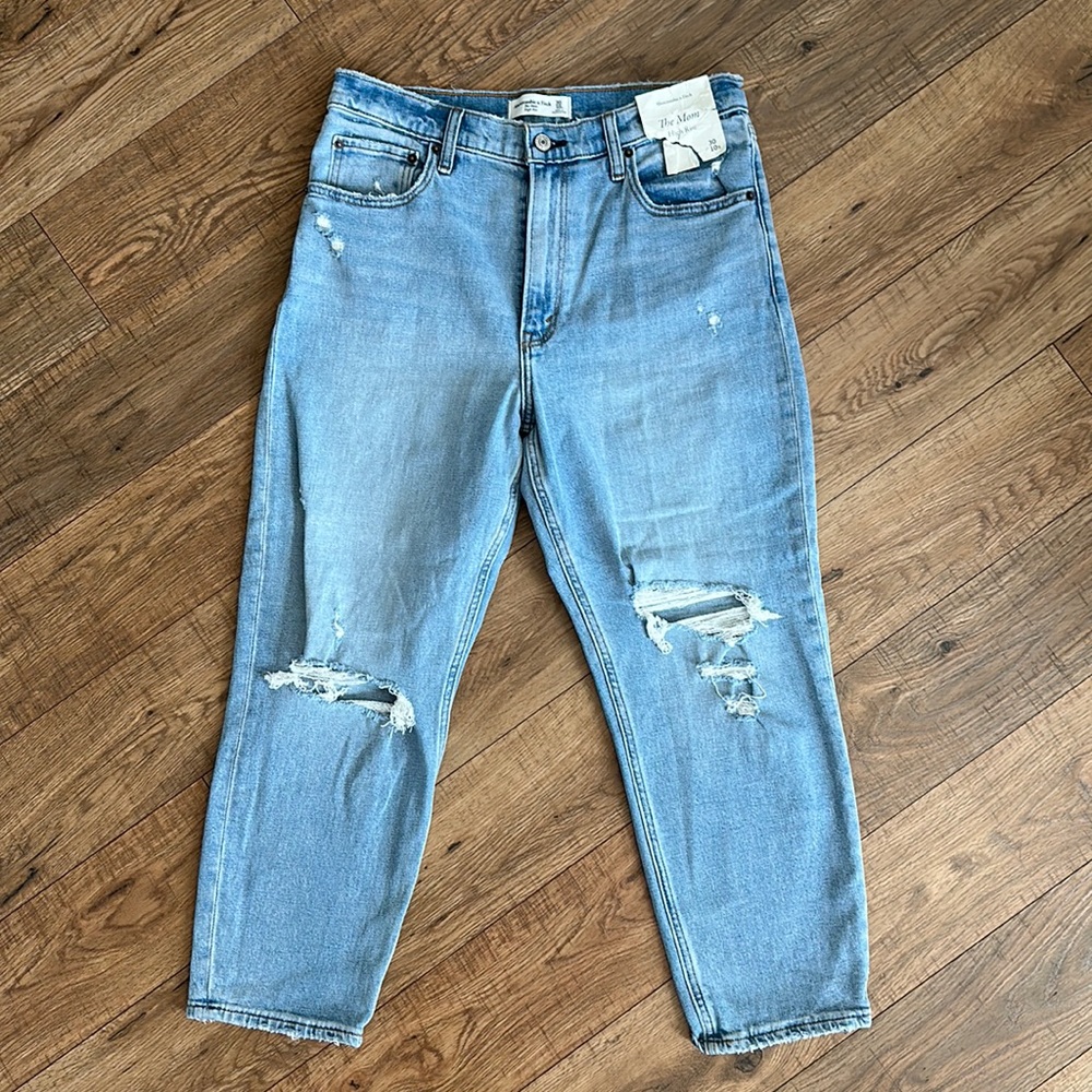 Abercrombie & Fitch The Mom High Rise Light Wash Jeans Womens 30/10 Short